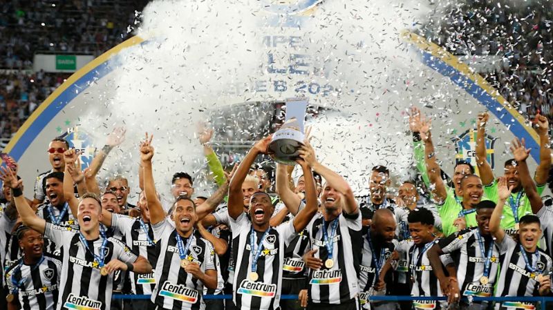 Botafogo đang dẫn đầu với 55 điểm 